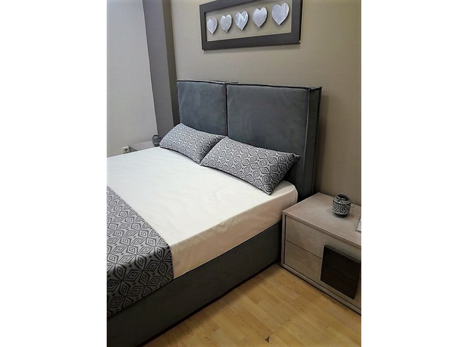 SIMPLE DOUBLE BED