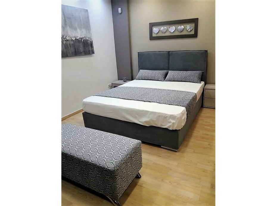 SIMPLE DOUBLE BED